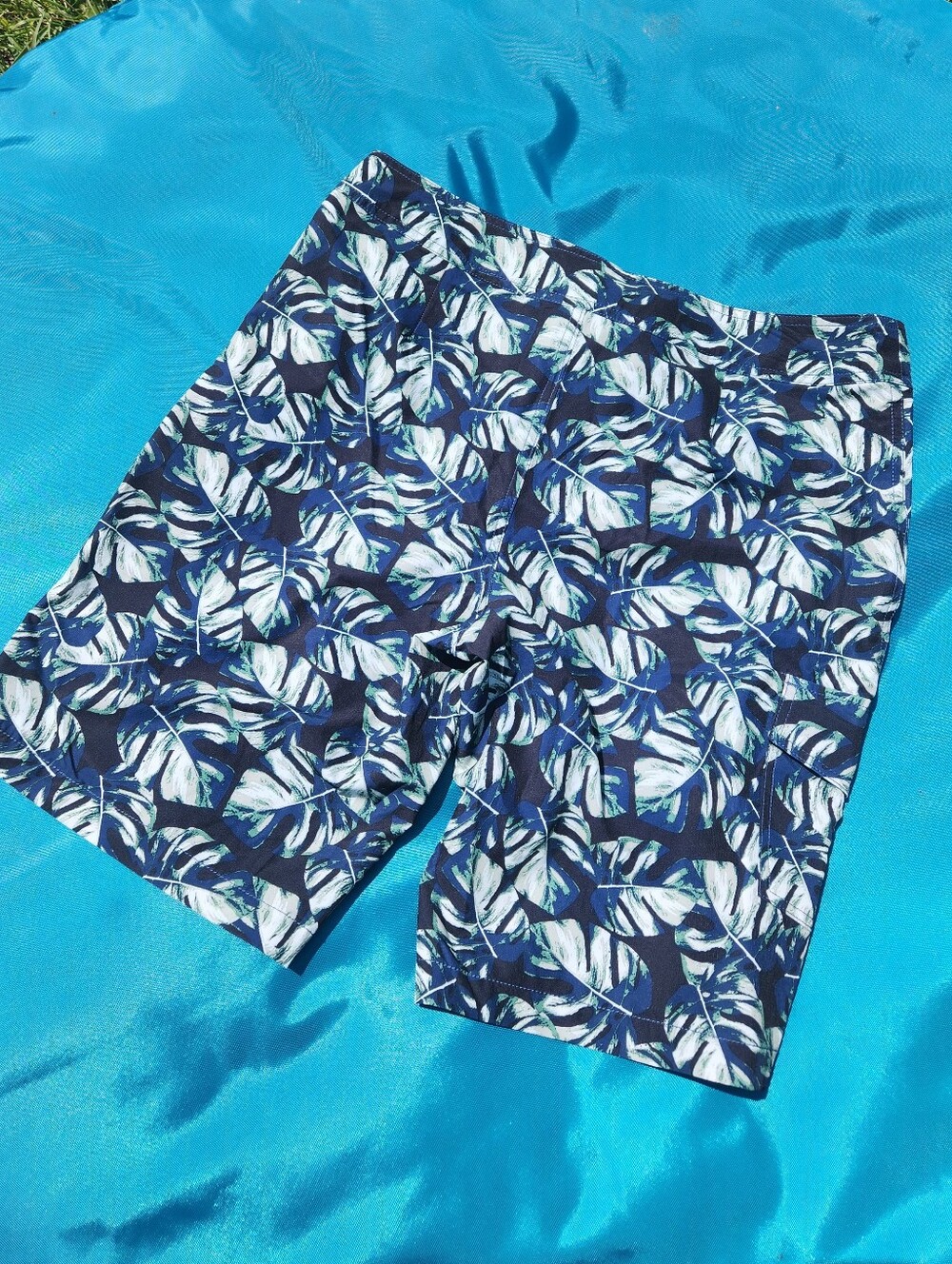 GOODTHREADS Men's Navy Leaf-Print Swim Trunks - Picture 2 of 5